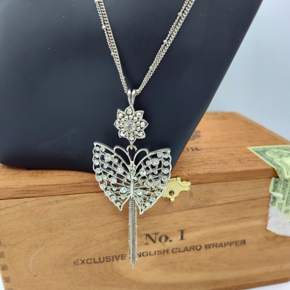 VINTAGE Beautiful Silver & Rhinestone Butterfly Double Pendant Necklace, EUC - Picture 2 of 6